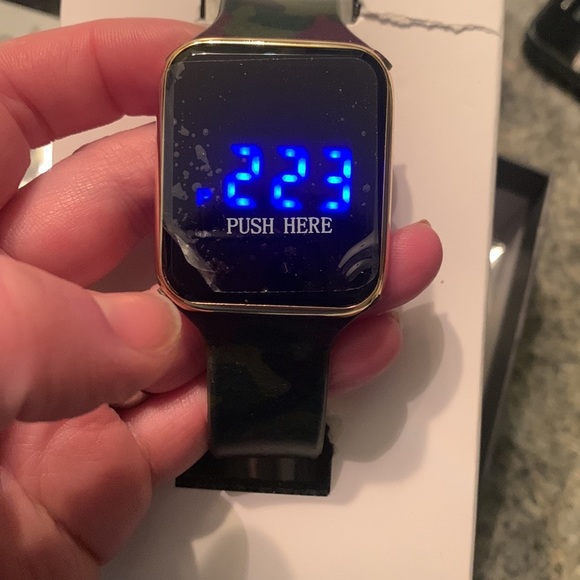 BNWT Accutime Thermometer LED Touchscreen Watch in Camo (comes with mask) unisex - Picture 3 of 8